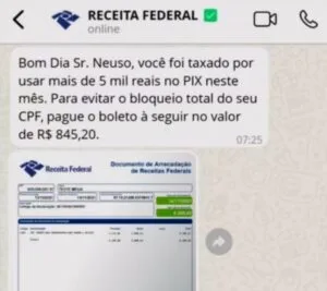 Um exemplo claro dessa tentativa de golpe é a mensagem exibida, em que os golpistas utilizam um texto falso para pressionar a vítima a pagar um boleto no valor de R$ 845,20, alegando que isso evitará o bloqueio do CPF.